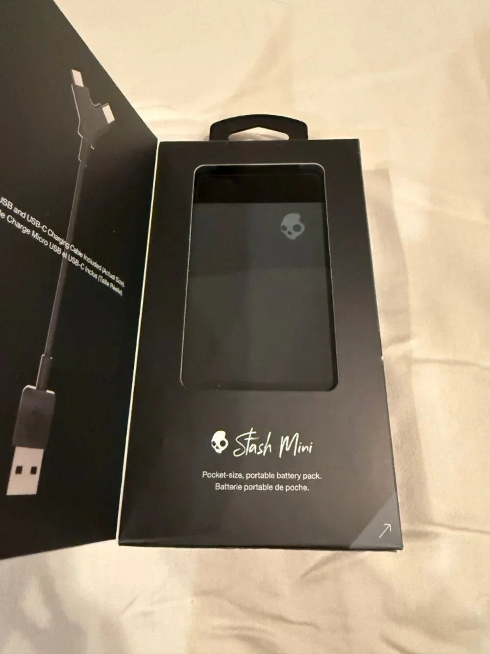 Skullcandy black stash